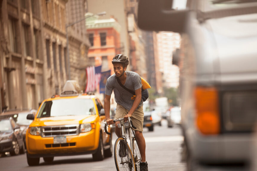 Heart Attack Risk Cycling in Traffic Exposes Riders to Pollution